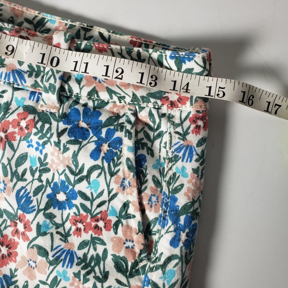 American Eagle Outfitters Stretch Ditsy Floral Cottagecore Mid Rise Summer Short